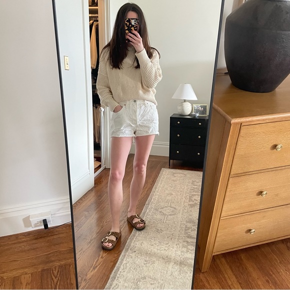 LIKE NEW Levi’s 501 Original Fit High Rise Women's Shorts in White - Picture 4 of 4